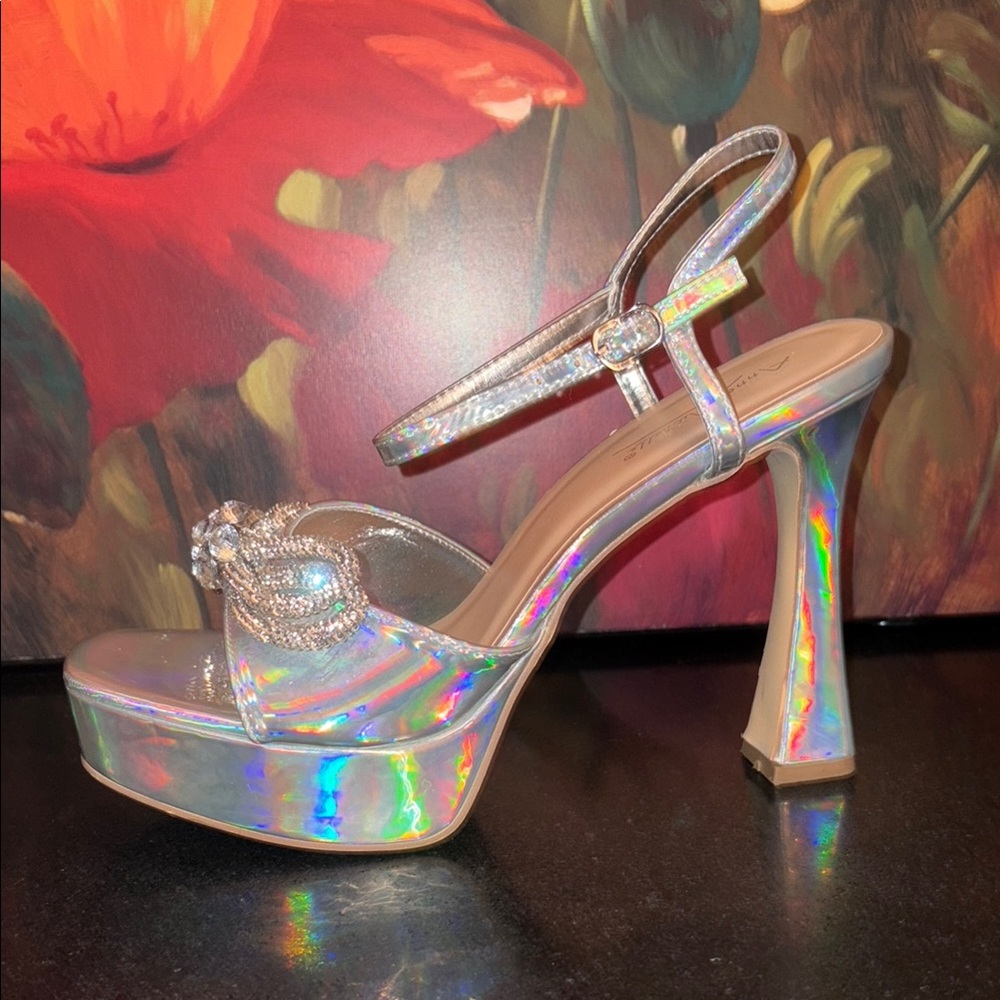 🥰 heels 👠 with platform 8.5
5” heel 
1 2/4” platform makes it comfortable